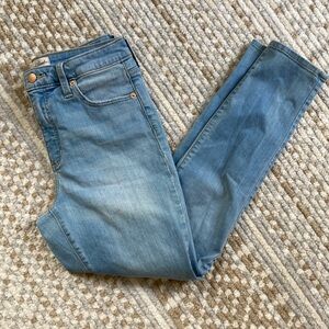 Universal Thread High Rise Skinny Jeans 6/28 Short